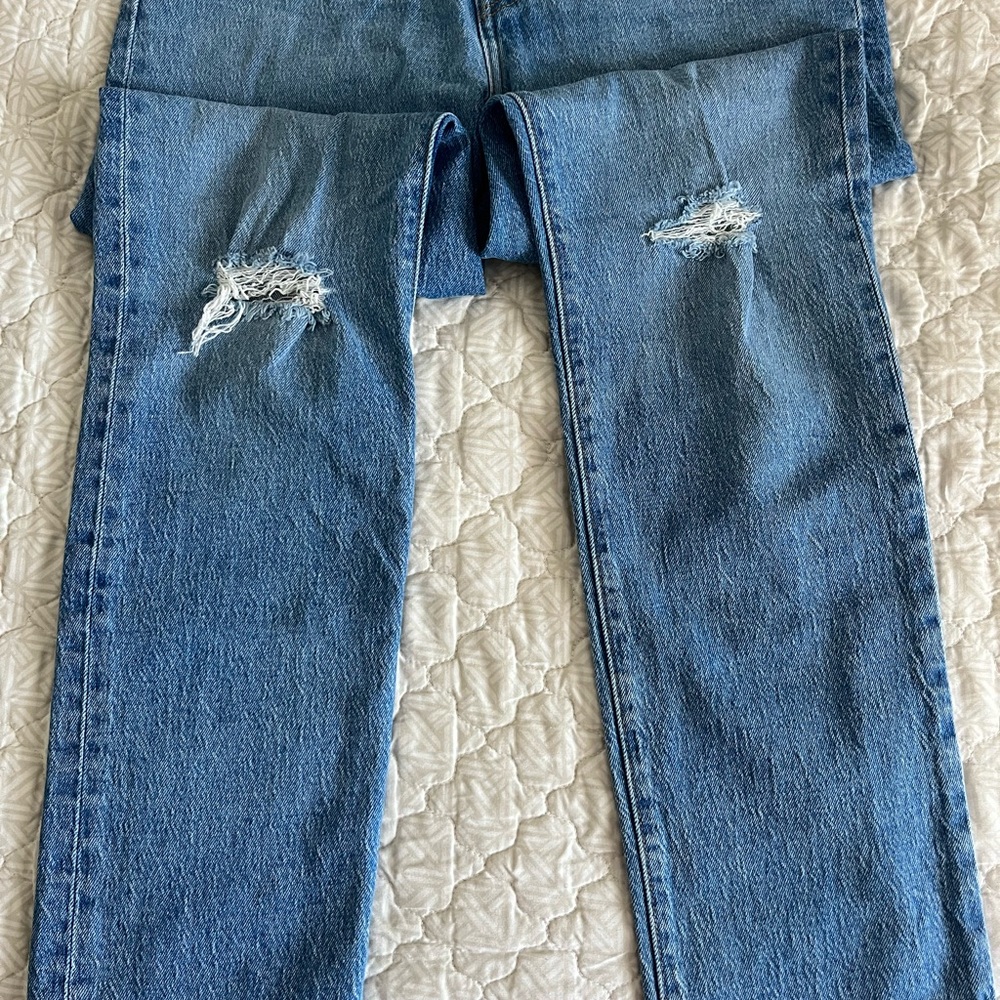 Blue Ripped Levi Jeans - Picture 4 of 5